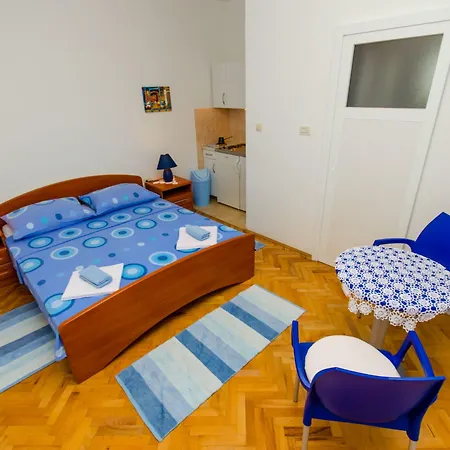 Ivana アパート *