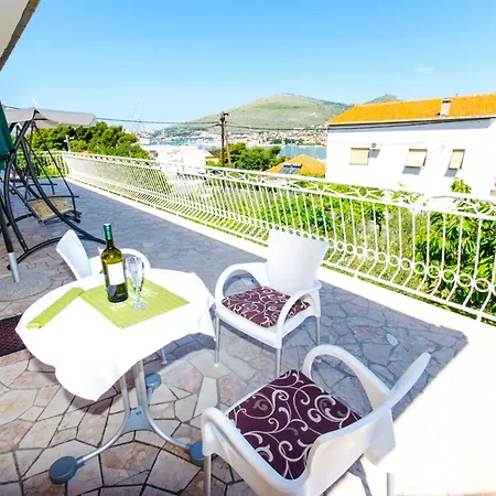 Ivana アパート *