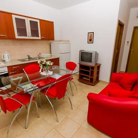 Ivana 公寓 特罗吉尔