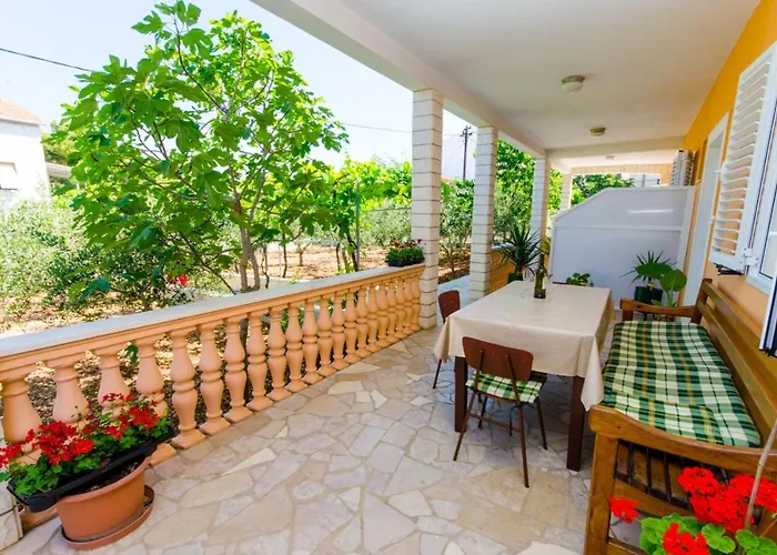 Ivana 公寓 特罗吉尔